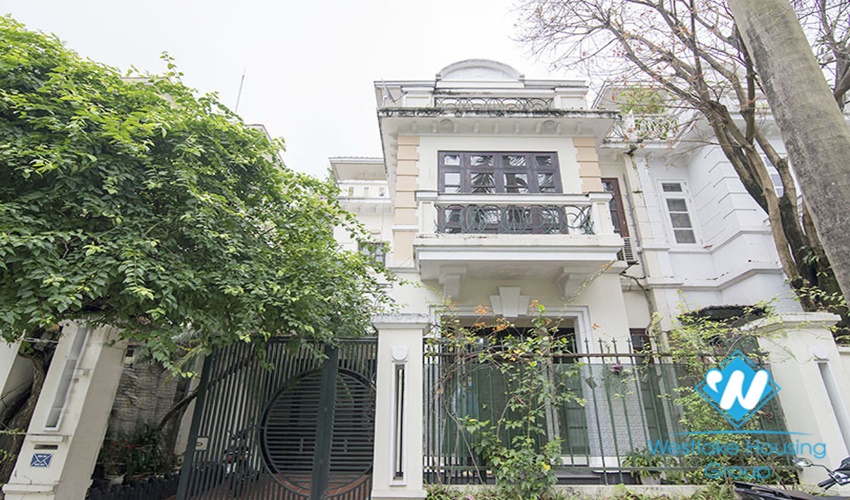 Nice villa near unis school for rent